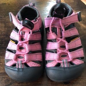 Girls toddler Keen size 8 EUC